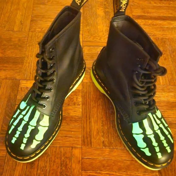 Made in Asia Doc Marten boot